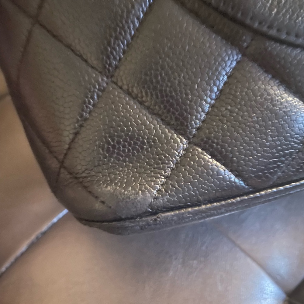 ‼️FINAL PRICE DROP‼️VINTAGE CHANEL MEDALLION TOTE BAG - Picture 9 of 17
